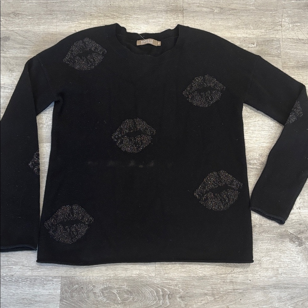 Brodie Cashmere Lips Graphic Black Cashmere Sweater XS - Picture 2 of 7